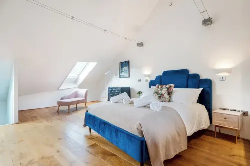 Architecturally designed fishing warehouse conversion 뉴렌 호텔