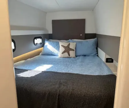 Luxurious 4-Bedroom Catamaran, sleeps up to 8 in delightful Key West