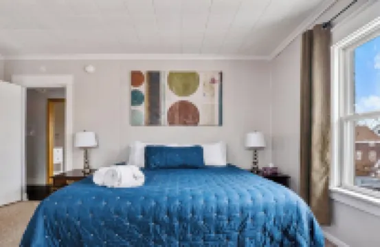 HUGE 6-bed 4-bath house in Erie - perfect for large groups or families