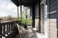 Savannah Stay with Style 3BR, Walk to Everything!