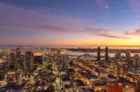 NEW Upscale Downtown San Diego Stay Queen Bed Pool Sauna