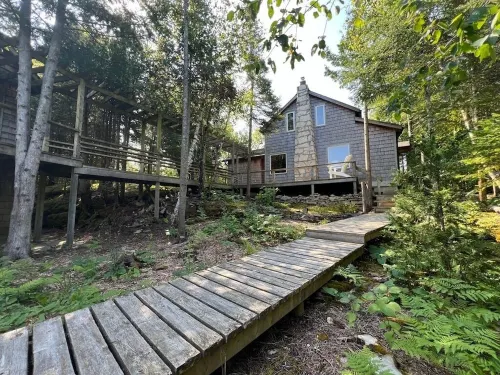 Boardwalk Pines at Tobermory Hotels in Tobermory