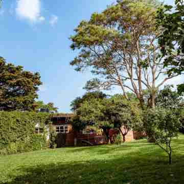 2BR English Cottage with Garden Hotel Exterior