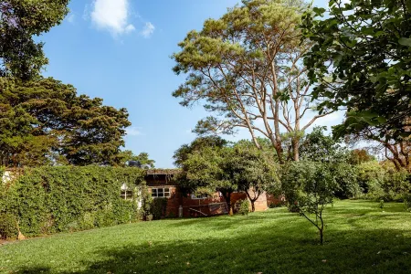 2BR English Cottage with Garden