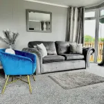 Luxury hot tub lodge with onsite bar/restaurant and many other amenities Hotels in Thirston