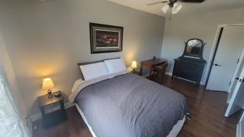 2 Bedroom Travelers Suite with Queen and Full Bed 록 카운티 호텔