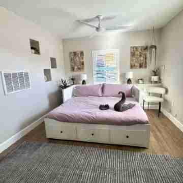 Lush Garden Hideaway & Pool – A Rare Pasadena Gem 5 min from the Rose Bowl Rooms