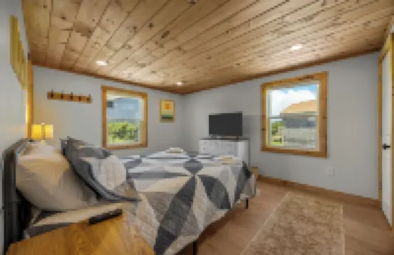 4Br Hatteras Retreat • 5-Min Walk to Beach • Pets OK