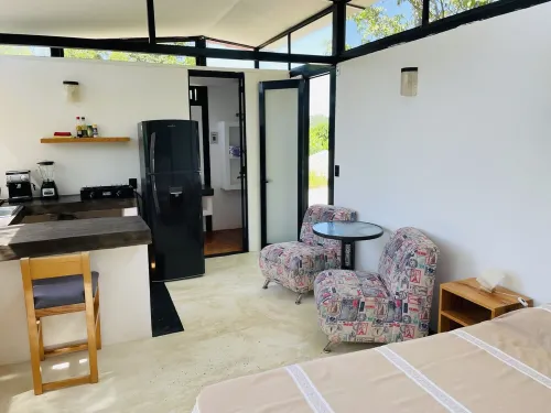 Bungalow with partial ocean view 5 minutes from the beach