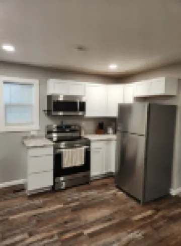 Charming 1-bedroom house in superb Eau Claire with AC, WiFi