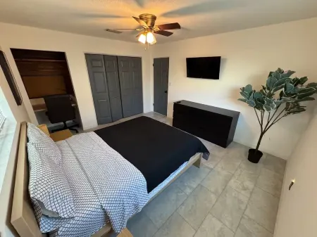 Fantastic 4-bedroom house with AC and heating pool  in Bradenton