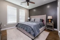 Fairfield Bay 4-Bedroom Cabin with Lake View, Sleeps 12 - Quiet & Relaxing