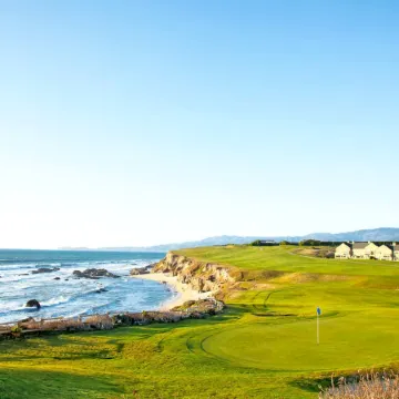 Breathtaking Oceanfront Beach House with Barbecue and Hot-tub in Pacifica, California