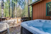 Lovely Mt. Cabin near Mt. Hood with Wood Stove & Hot Tub