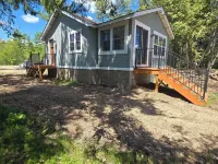 The Lily Pad: Newly Renovated, Lakefront Retreat on Shawano Lake, Sleeps 6 Hotels in Wescott