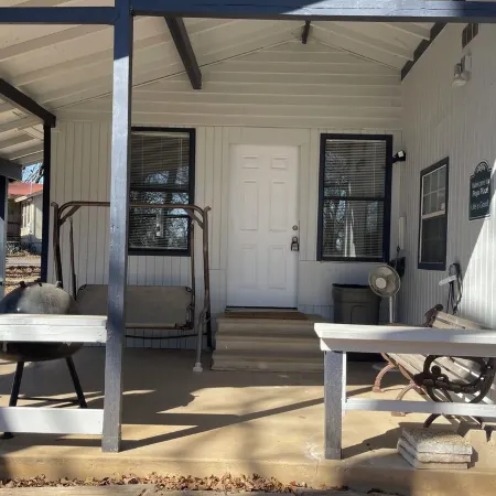 Lake Time Getaway Blocks from Lake Texoma.  Boat Launch 4 Blocks -Pet Friendly
