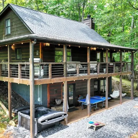 Dog Friendly Cabin w/ Amenities Galore! Frisbee Golf - Gym - Ping Pong - Creek