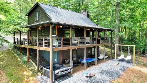 Dog Friendly Cabin w/ Amenities Galore! Frisbee Golf - Gym - Ping Pong - Creek