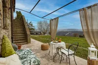 Podere Colombaio - Verbena chalet in historical Podere in Val d'Orcia Hotels in Radicofani