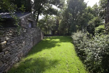 LaComte5 Cozy, Authentic converted Ardennes farmhouse Отели рядом с достопримечательностью «VIELSALM Gare»