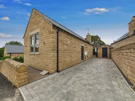 Oakwood Lodge Отели рядом с достопримечательностью «Ли Гарденс Лтд»