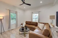 Charming 3 bdrm, 2 ba house with fence centrally located to everything, I85, I26