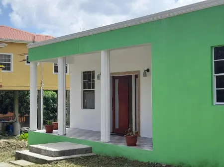 Tropical Suites- 2 bedroom Apartment