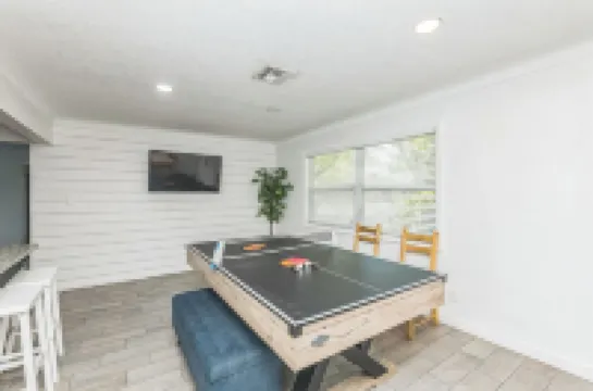 3 bdrm 2 bath luxury house in Largo - 15 mins to Clearwater Mins to beaches