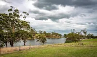 Waterfront Luxury Farm Studio situated on the Gippsland Lakes, Victoria.