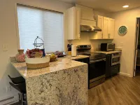 Charming 1-bedroom townhome in tranquil Reedsport with WiFi Hotels in Reedsport