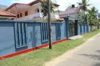 Jaffna Travel & Guest Inn: 2 AC Bedroom first floor AC house with free parking - 2-Star