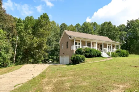 Gated Private Hilltop Villa, 3 bed, 3 bath, pool, spa on 50 acres, near airport