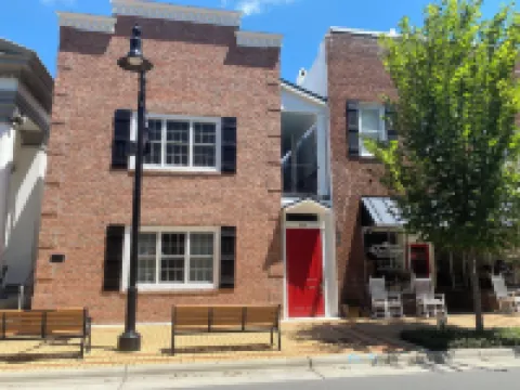 Little Inn on Main Hotels in Washington