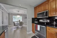Charming 3-bedroom house with WiFi, AC in fantastic Miami