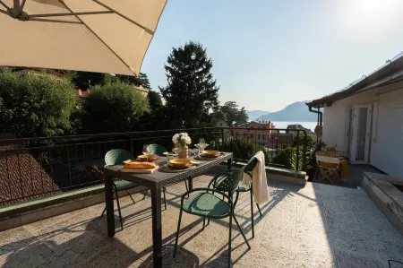 Terrace Over Torno - by MyHomeInComo Отели в г. Торно