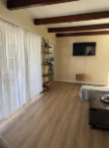 Stylish Burbank Getaway – Ensuite Baths + Prime Location!10 Mins to Universal!