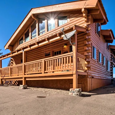 Pet-Friendly Cloudcroft Cabin Walk to Shop, Food