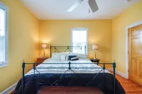 Cozy Missouri Retreat w/ Pool, Pond & Fire Pit! - Condos