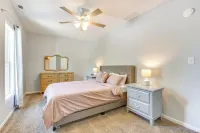 Walk to Dtwn Warrensburg Cozy Family Home!