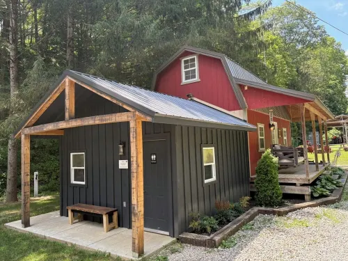 Cabin in Wayne National Forest with ride in/out access to Baileys Trail System