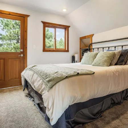 Private Ranch for Weddings, Retreats, Reunions. Sleeps 30 in Two Lodging Units,