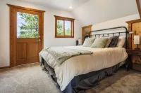 Western Ranch for Weddings, Retreats, Reunions. Sleeps 30 in Two Lodging Units,