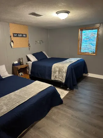 Charming 4-bedroom house with WiFi and AC in peaceful Lake City. Sleeps 12.