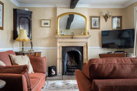 Grade II Listed Cotswolds Self Catering Accommodation. VisitEngland