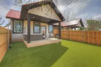 Modern Casita with Hot Tub Six Minutes from Main Street - 4-stjärniga