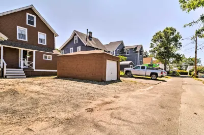 Beachfront Connecticut Retreat with Views! Hotel in zona Ocean State Job Lot