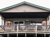 Des Moines River Front Cabin- Fishing/Hunting/Kayaking Hotels in Van Buren County