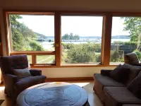 Waterfront cottage with tidelands, creek and waterfall! Hotels in Eastsound