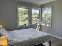 Modern 3 Bedroom Home in Beaverton Hotels near AMC Progress Ridge 13