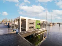 Beautiful Houseboat with Shared Pool Hotels in Volendam